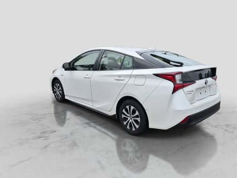 Used 2019 Toyota Prius XLE AWD/4WD image 6