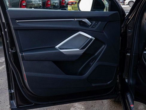 Used 2025 Audi Q3 2.0T Premium image 11