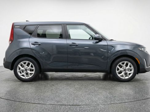 Used 2025 Kia Soul LX w/ LX Technology Package FWD image 11