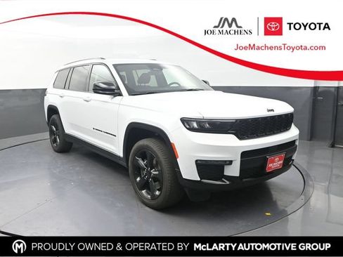 Used 2025 Jeep Grand Cherokee L Limited w/ Black Appearance Package AWD/4WD image 1
