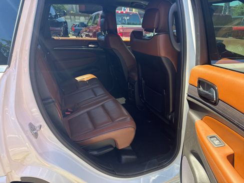 Used 2020 Jeep Grand Cherokee Overland AWD/4WD image 34