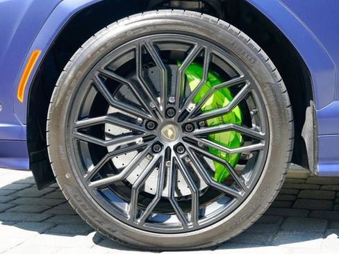 Used 2025 Lamborghini Urus SE image 14