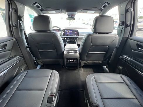 New 2027 Chevrolet Traverse LT FWD image 13