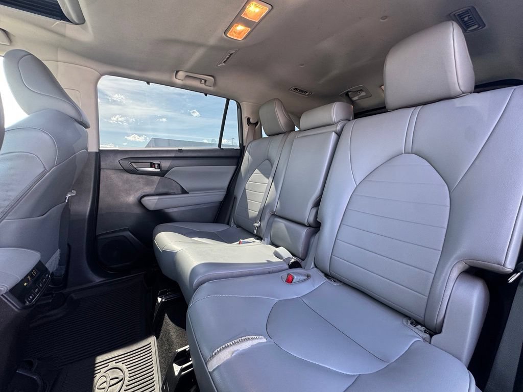 Used 2023 Toyota Highlander XLE FWD image 20