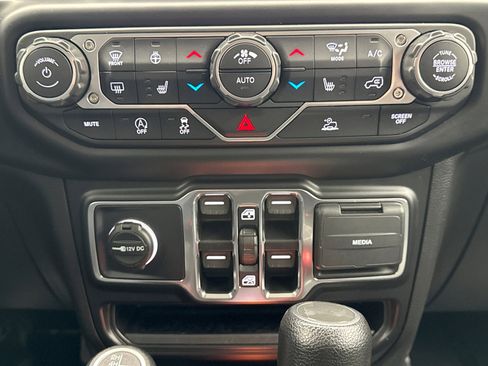 Used 2022 Jeep Wrangler Unlimited Sport image 17