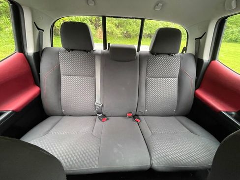 Used 2021 Toyota Tacoma SR5 AWD/4WD image 16