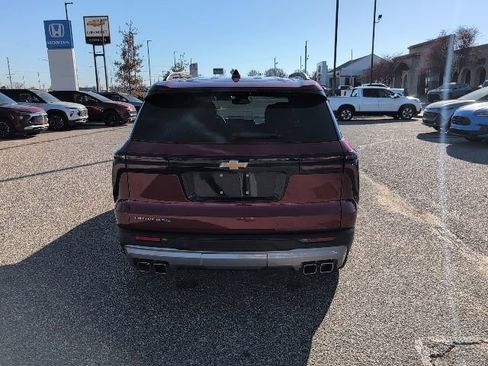 Used 2025 Chevrolet Traverse LT w/ Driver Confidence Package image 19