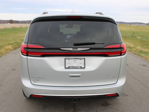 Used 2022 Chrysler Pacifica Pinnacle image 6