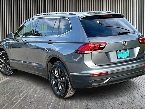 Used 2024 Volkswagen Tiguan SE image 2