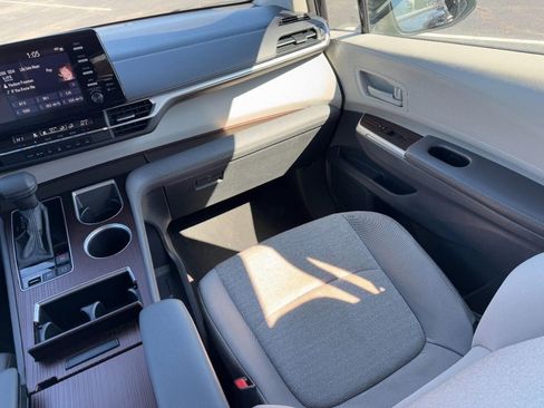 Certified 2024 Toyota Sienna LE image 19