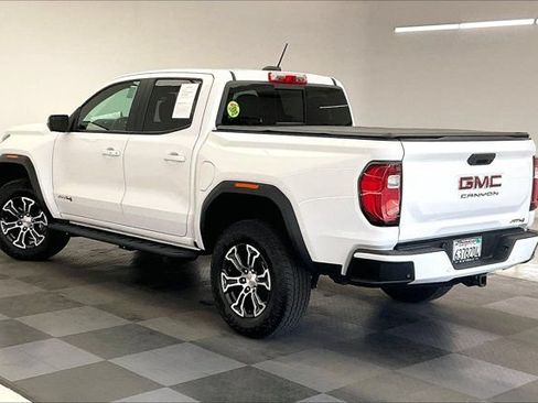 Used 2024 GMC Canyon AT4 w/ AT4 Premium Package AWD/4WD image 10