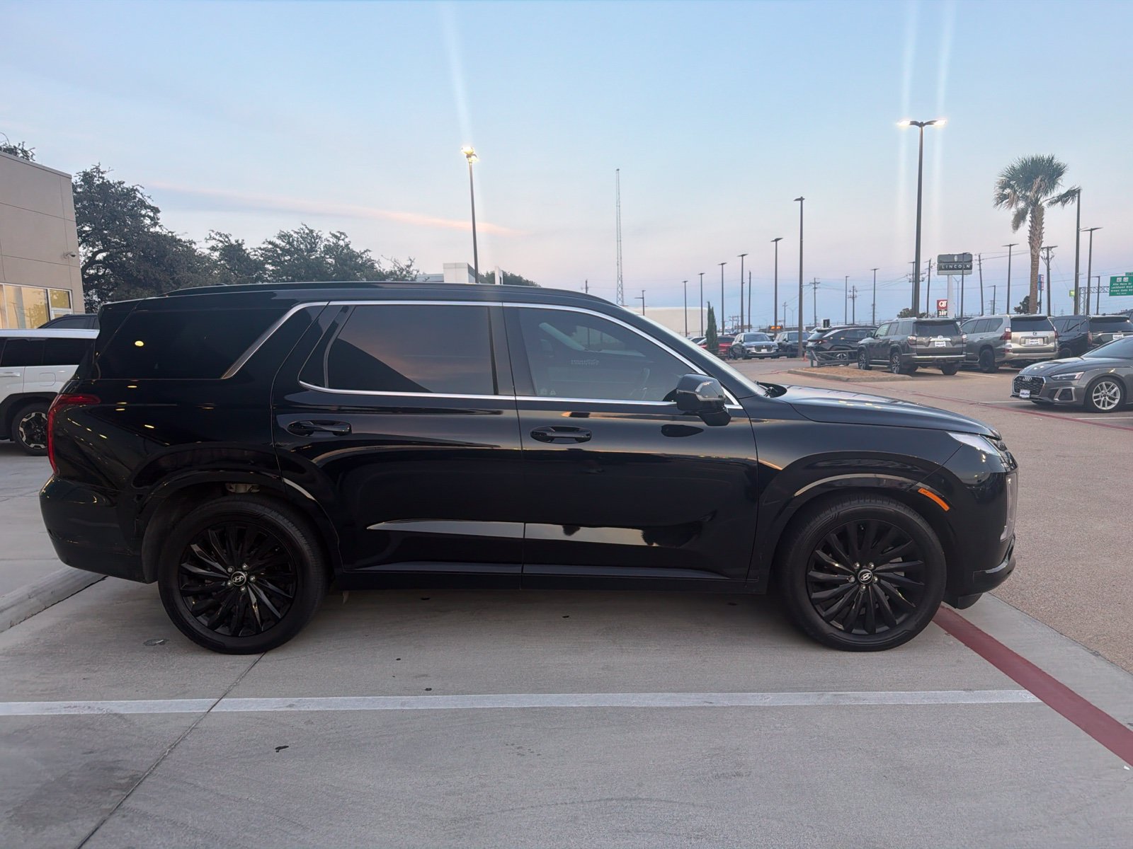 Used 2024 Hyundai Palisade Calligraphy AWD/4WD image 4