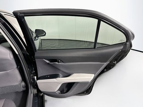 Used 2020 Toyota Camry LE w/ Convenience Package FWD image 28