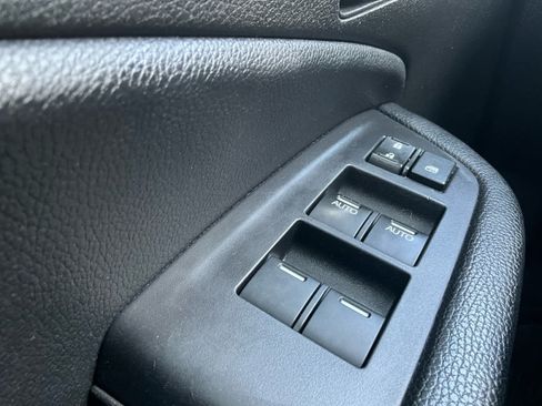 Used 2019 Honda Pilot Touring image 16