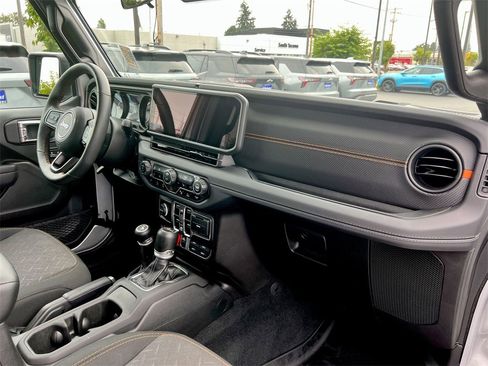 Used 2024 Jeep Gladiator Mojave w/ Safety Group image 22