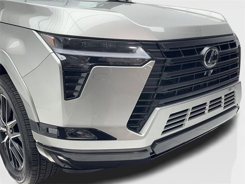 Used 2025 Lexus GX 550 image 3