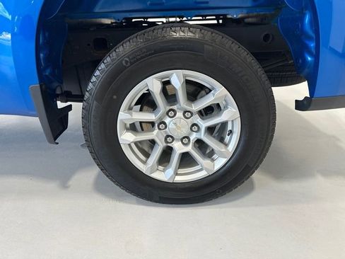 Used 2023 Chevrolet Silverado 1500 LT AWD/4WD image 14