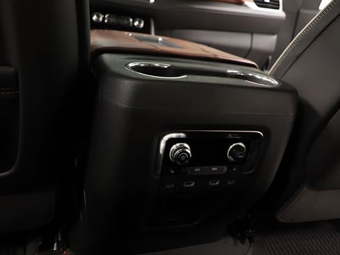 Used 2023 GMC Yukon Denali Ultimate AWD/4WD image 25