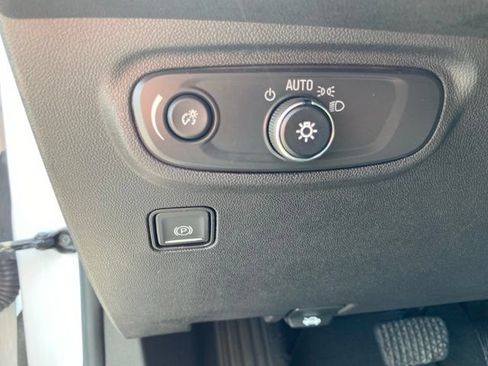 Used 2024 GMC Terrain SLE AWD/4WD image 15