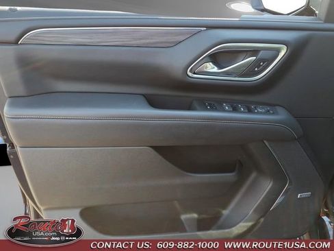 Used 2023 GMC Yukon XL SLT w/ SLT Premium Package image 28