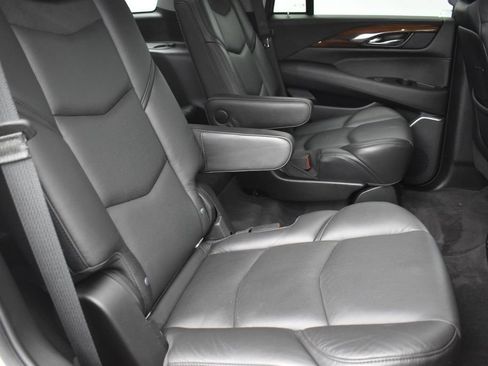 Used 2020 Cadillac Escalade Luxury w/ LPO, Radiant Package AWD/4WD image 35