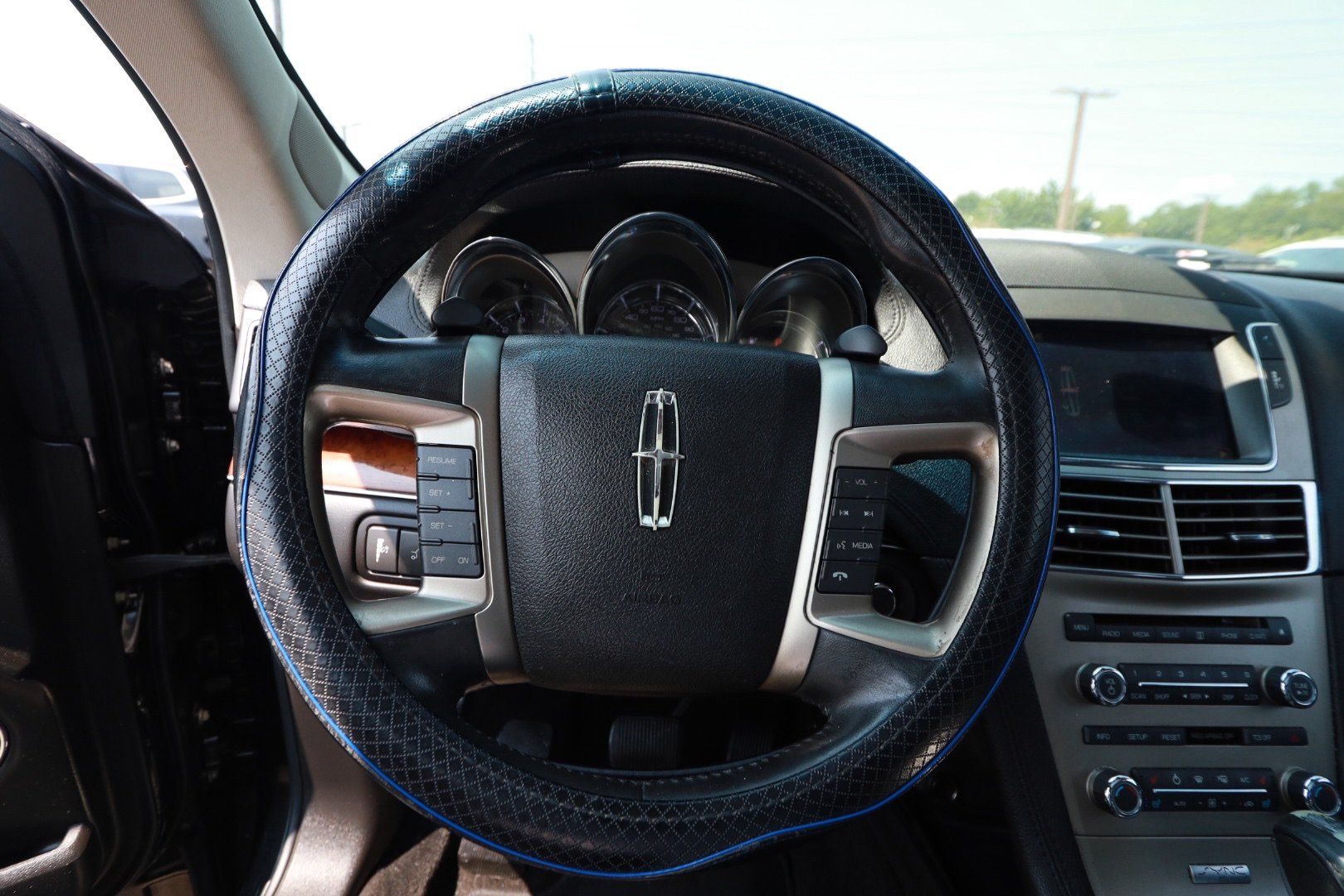 Used 2012 Lincoln MKT FWD image 10