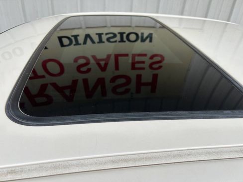 Used 2000 Toyota Avalon XLS image 10