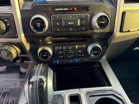 Used 2018 Ford F150 Platinum w/ Equipment Group 701A Luxury RWD image 24
