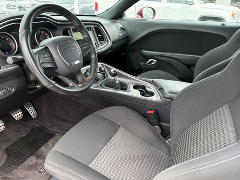 Used 2017 Dodge Challenger R/T RWD image 18