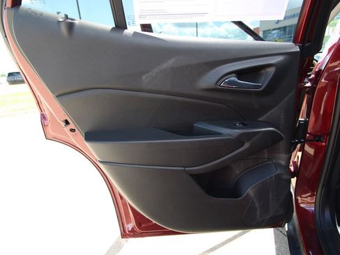 Used 2025 Chevrolet Trax LT FWD image 32