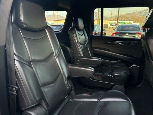 Used 2019 Cadillac Escalade ESV Platinum image 32