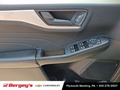 Used 2022 Ford Escape SE w/ Cold Weather Package AWD/4WD image 14