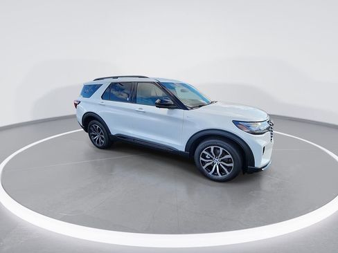 New 2026 Ford Explorer ST-Line image 2