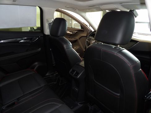 Used 2022 Buick Envision Essence w/ Technology Package II image 17