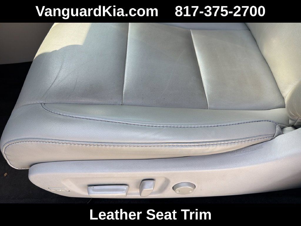 Used 2019 Toyota Highlander XLE FWD image 16