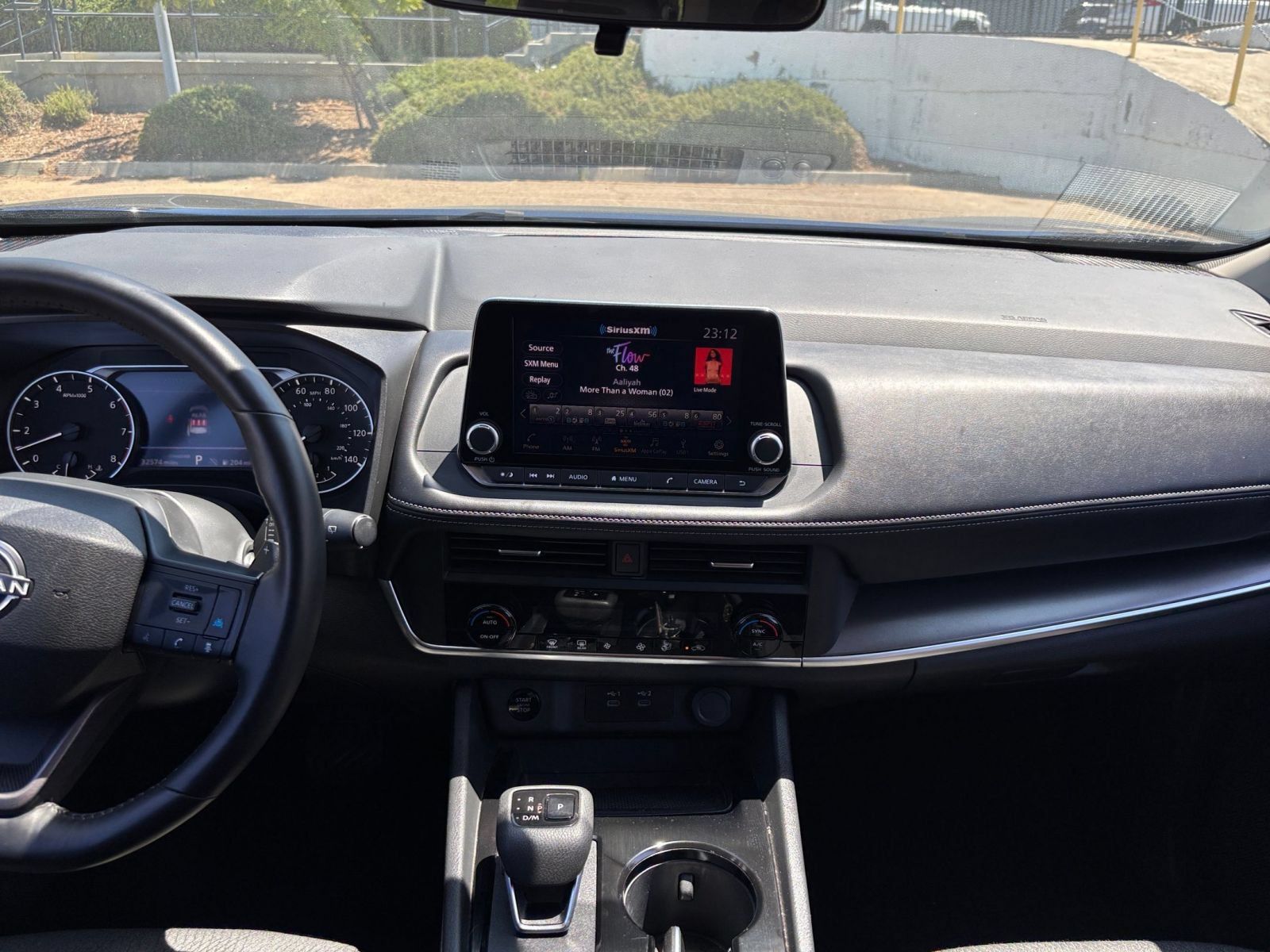 Used 2025 Nissan Rogue SV FWD image 16