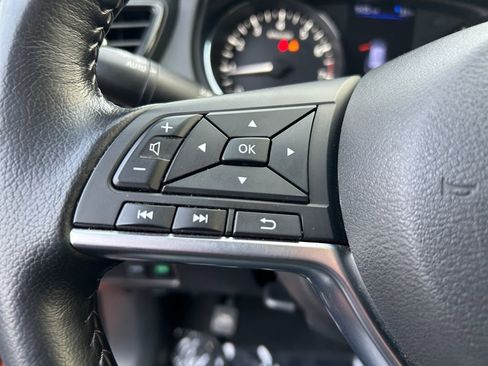 Used 2020 Nissan Rogue SV image 17