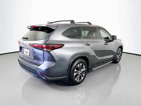 Used 2024 Toyota Highlander XLE image 5