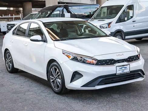 Used 2023 Kia Forte LXS w/ LXS Technology Package image 3