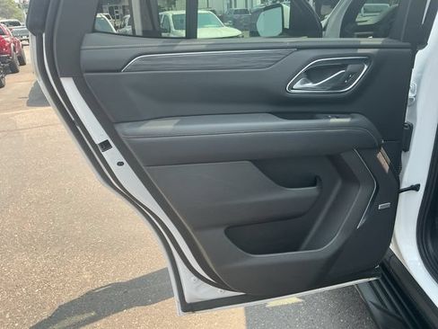 Used 2024 GMC Yukon SLT w/ SLT Luxury Package AWD/4WD image 15
