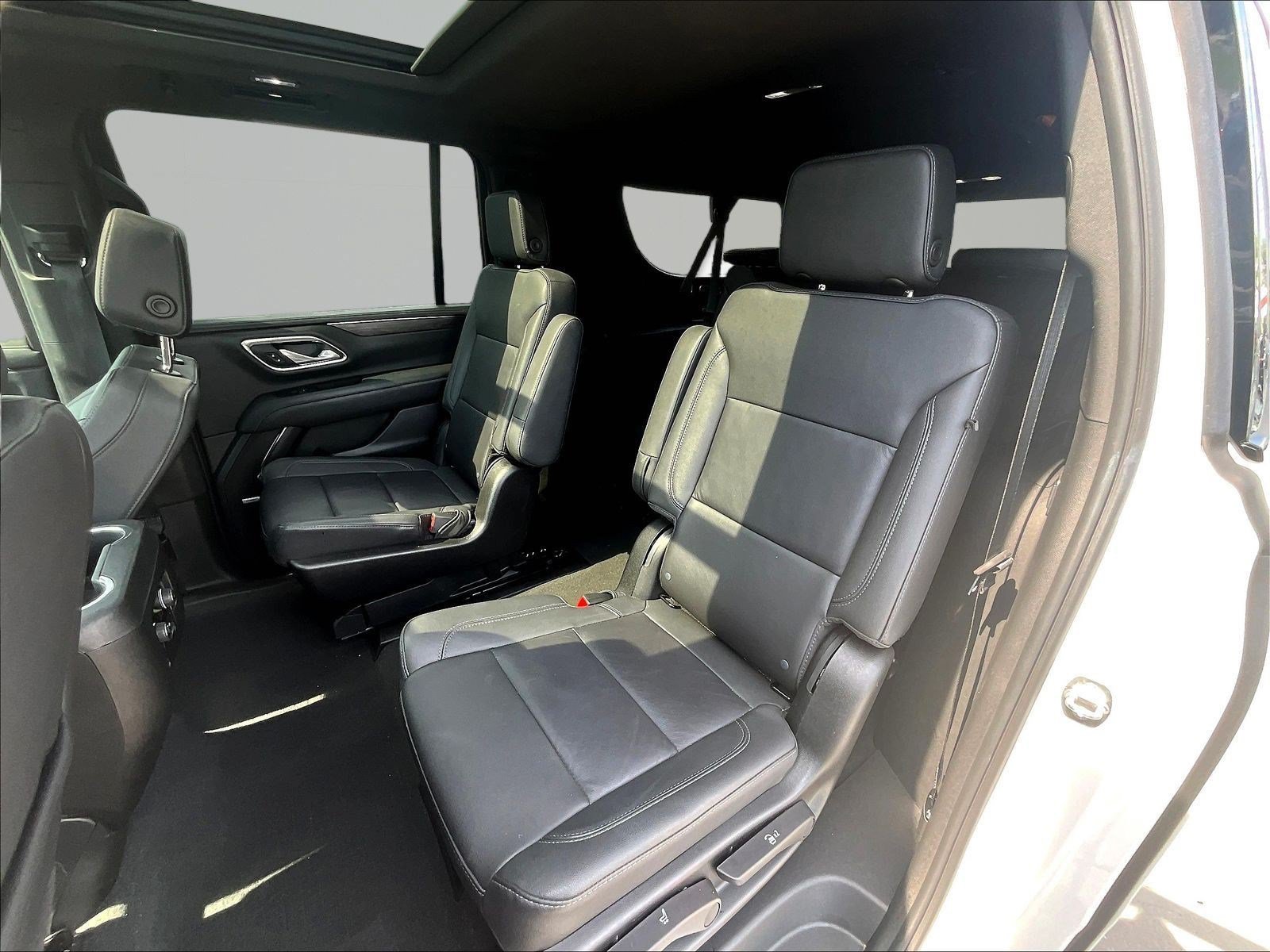 Used 2024 Chevrolet Suburban Z71 w/ Luxury Package AWD/4WD image 22