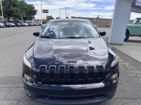 Used 2017 Jeep Cherokee Sport w/ Cold Weather Group FWD image 3