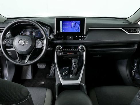 Used 2025 Toyota RAV4 XLE AWD/4WD image 17