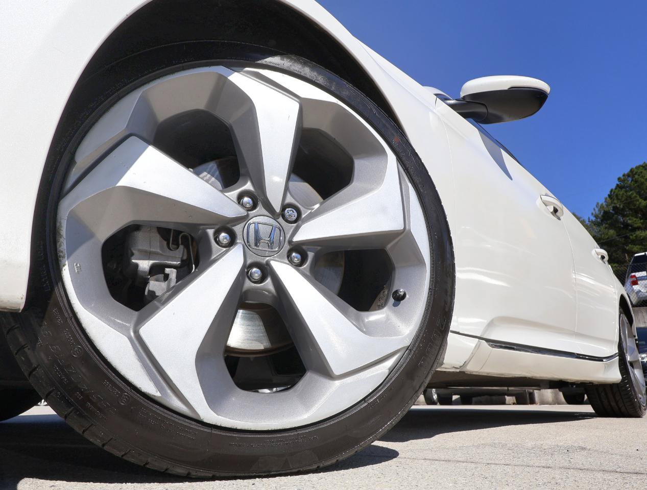 Used 2019 Honda Accord Touring image 25