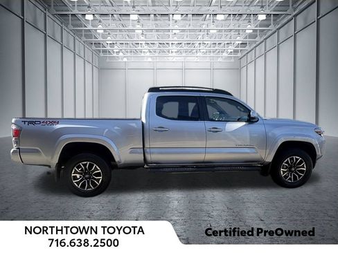 Used 2022 Toyota Tacoma TRD Sport AWD/4WD image 3