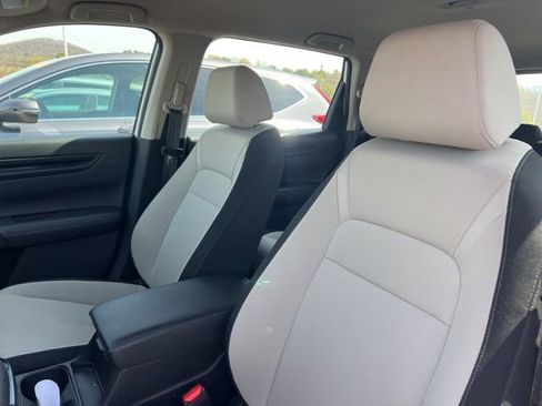 Used 2023 Honda CR-V LX image 9