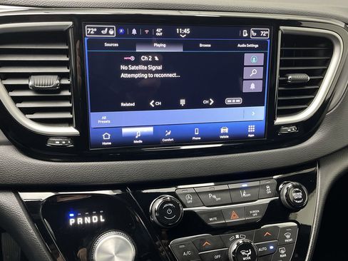 Used 2025 Chrysler Pacifica Select image 17