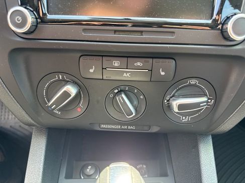 Used 2014 Volkswagen Jetta SE FWD image 21