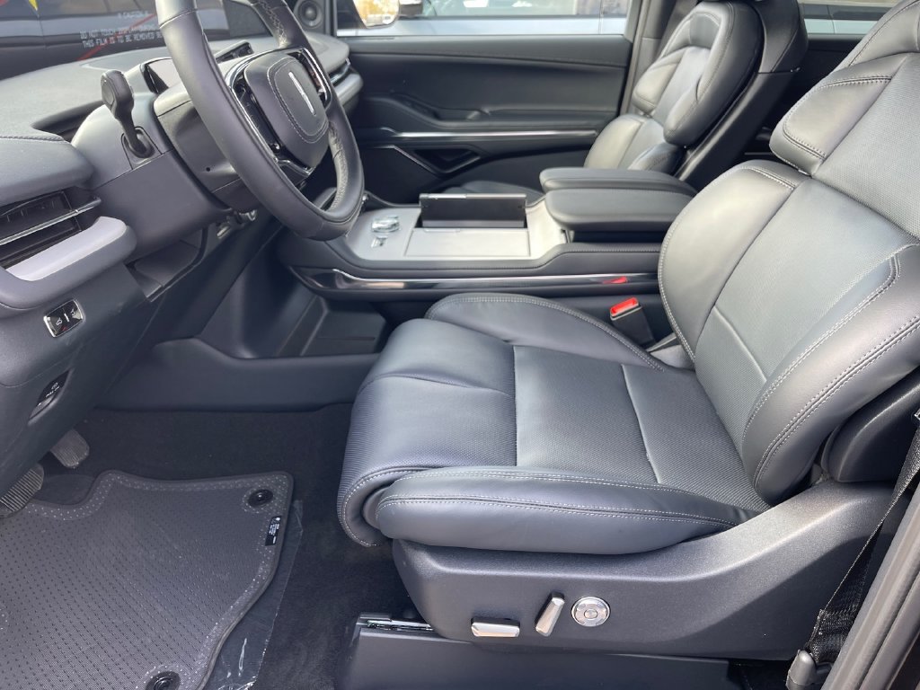 New 2026 Lincoln Navigator Reserve w/ Jet Appearance Package AWD/4WD image 7