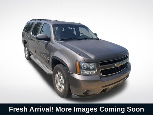 Used 2013 Chevrolet Suburban LT w/ Luxury Package RWD image 1